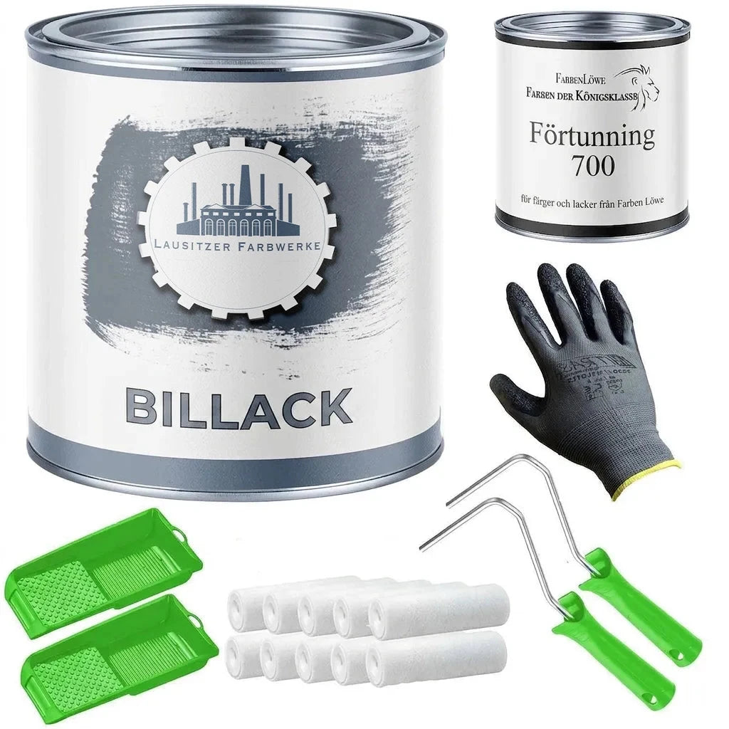 Kit för billackering med grå billack, förtunning, arbetshandskar, målarrollers, rollerhållare och färgtråg.